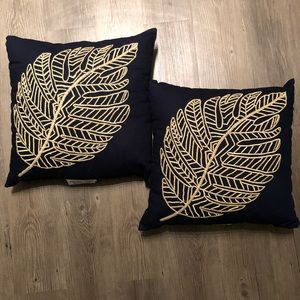 2 pillows—NWOT